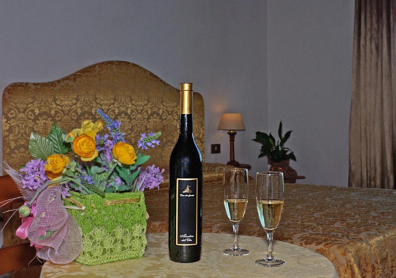 赛特博尔吉酒店 Massa e Cozzile 外观 照片